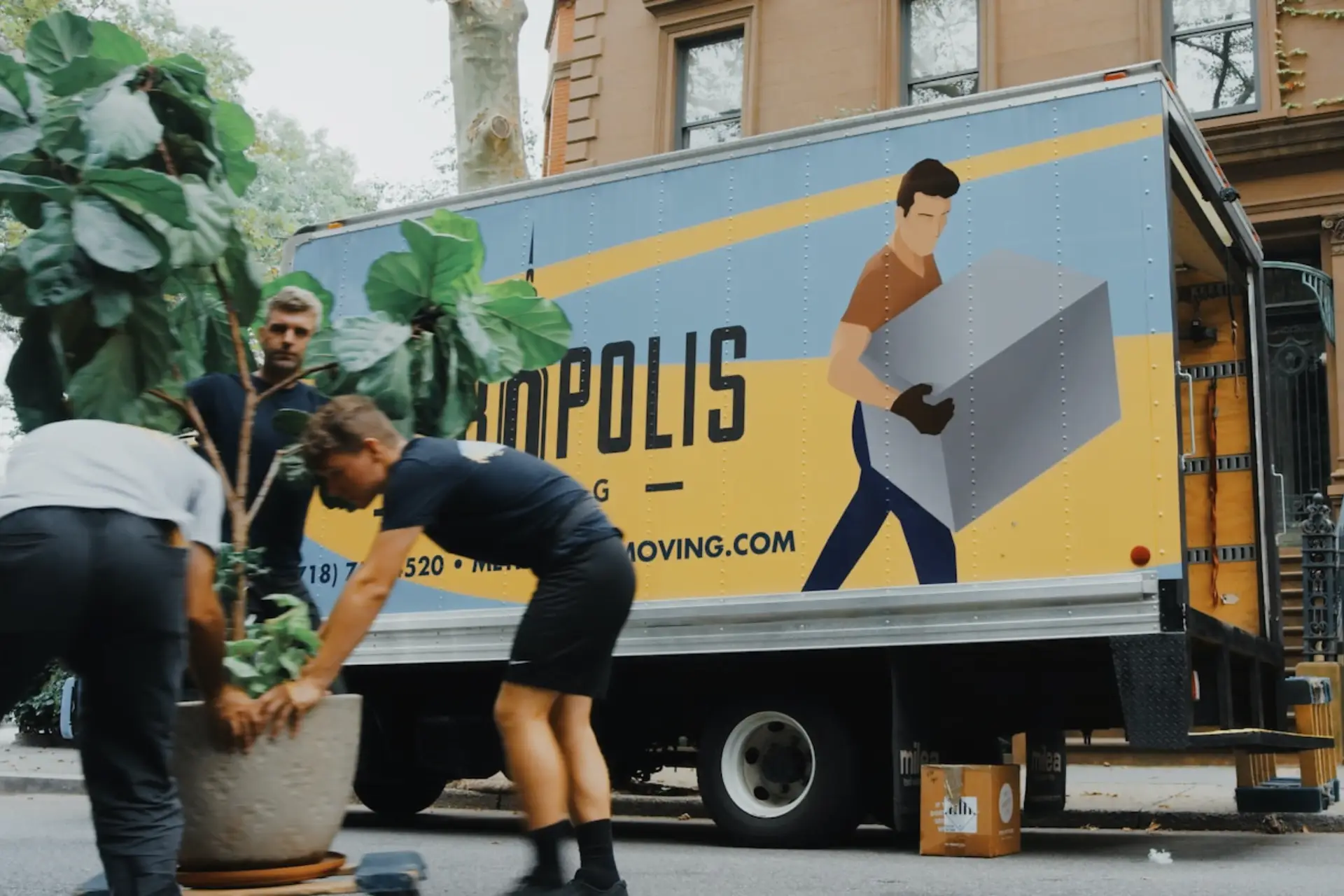 Branding on the Go: Do&rsquo;s and Don'ts of Vehicle Advertising