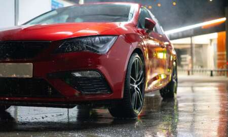 auto in de regen