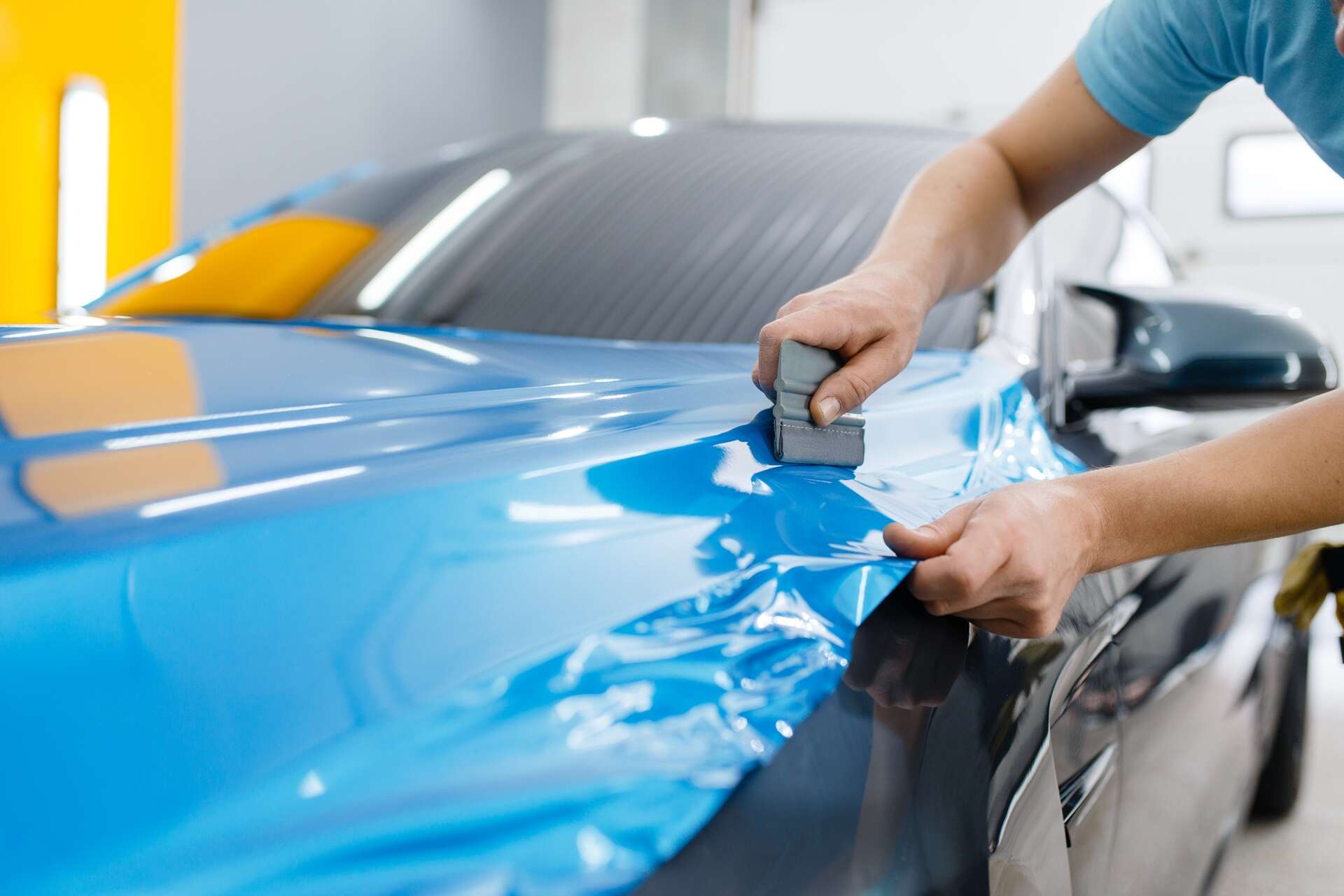 Een uitgebreide gids voor aangepaste autowraps: Materialen, proces en voordelen