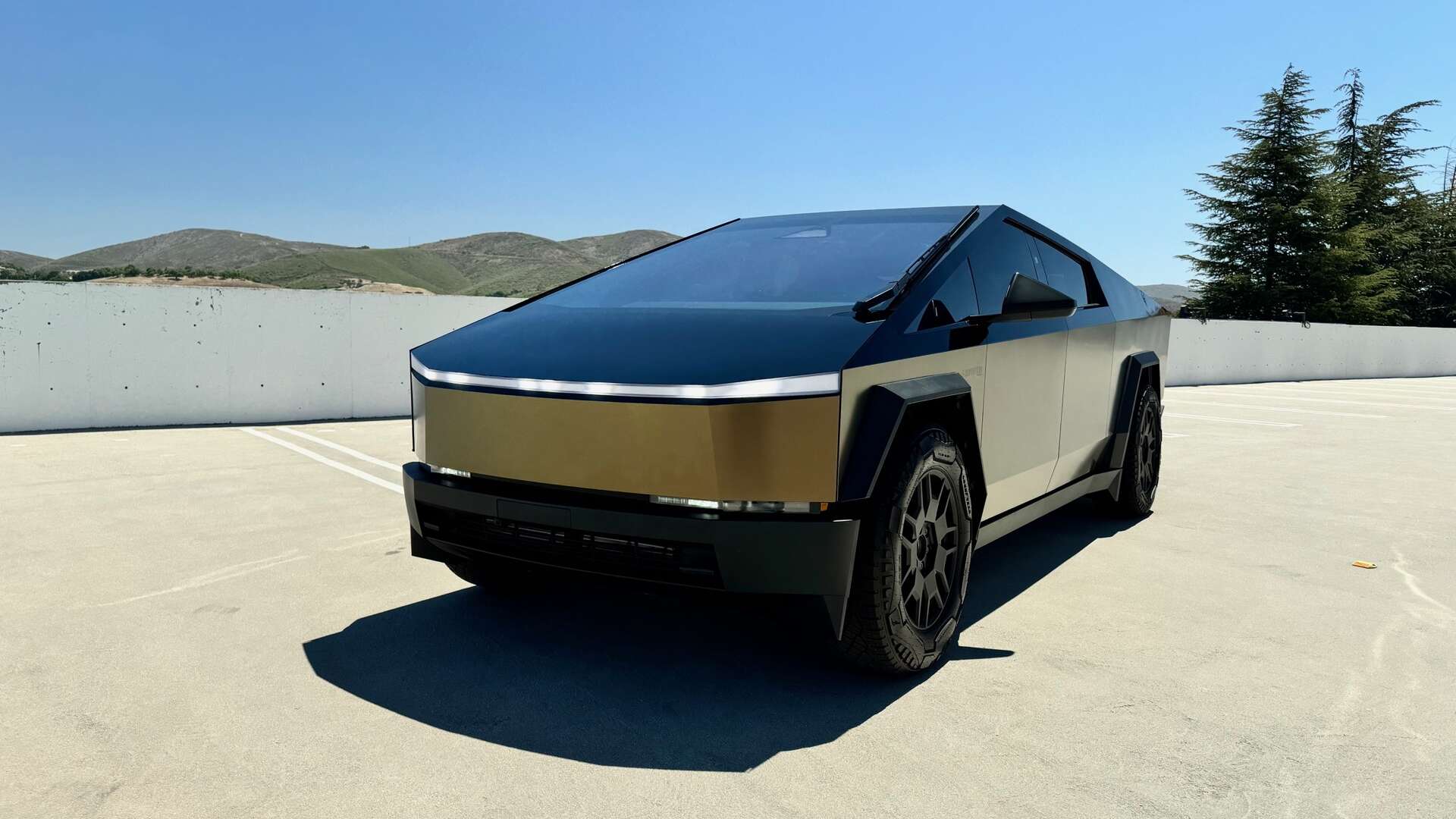 Cybertruck Duotone Satin and Matt wrap